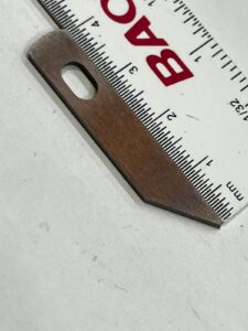 Cuchilla inferior Brother X77683-001 compatible con Overlock 925D, 929D y 1034D.