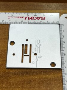 Planchuela metálica 730027007 para máquinas de coser Janome 303 y LR1122, compatible con modelos Pfaff, repuesto resistente para guía de aguja.