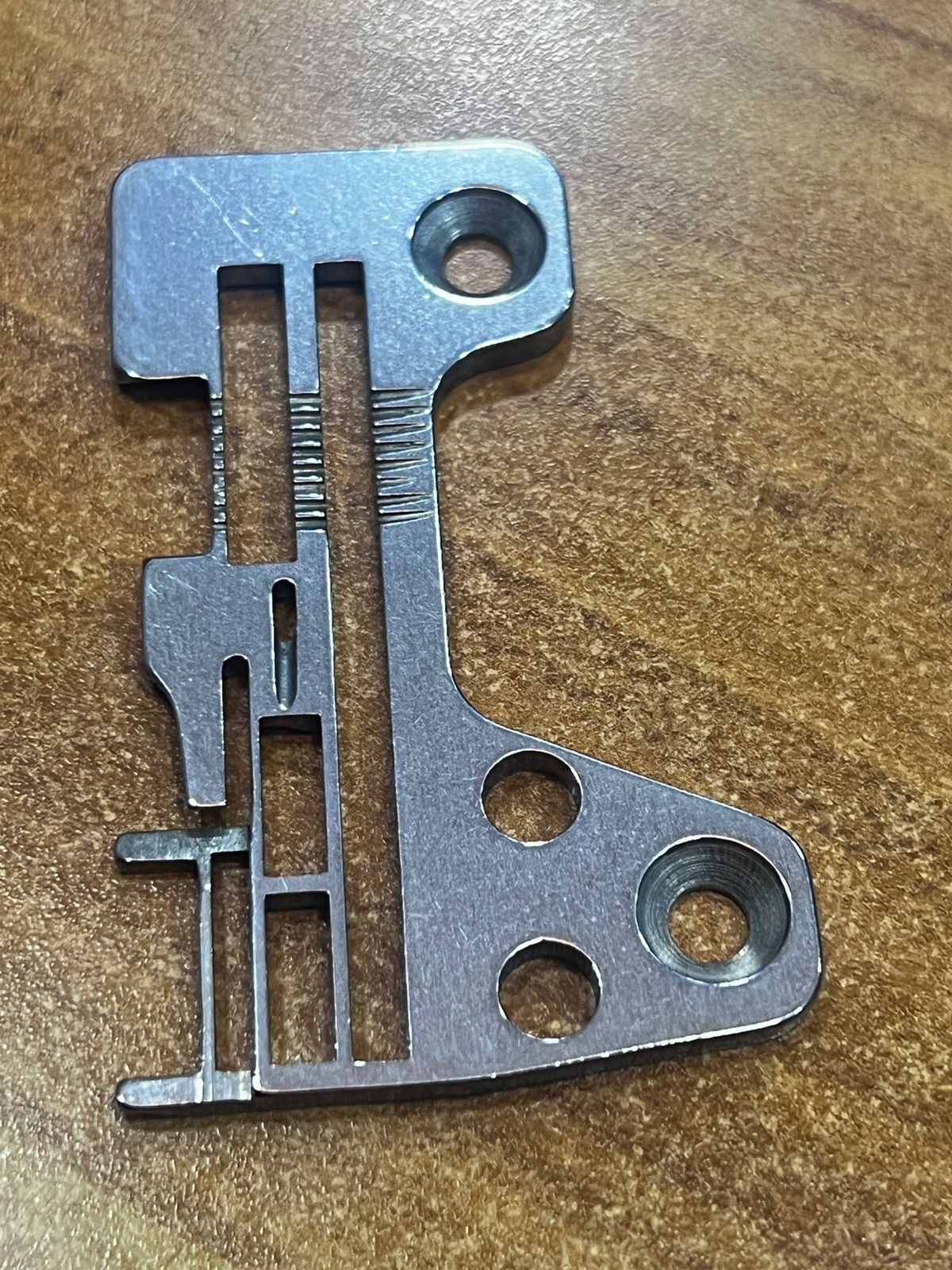 R4508-HOD-D00 PLANCHUELA 5 HILOS JUKI REPUESTOS - Imagen 3