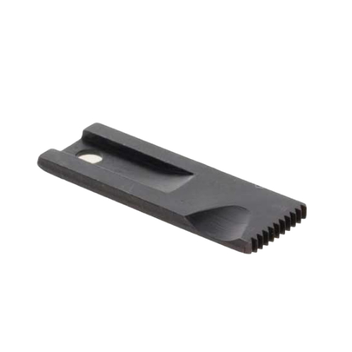 Diente RX-C2064 compatible con máquina de coser tipo poste modelo 810. Fabricado con materiales de alta resistencia, ideal para trabajos industriales que requieren precisión y durabilidad en el arrastre de telas gruesas. Repuesto indispensable para mantener el rendimiento óptimo de tu equipo.