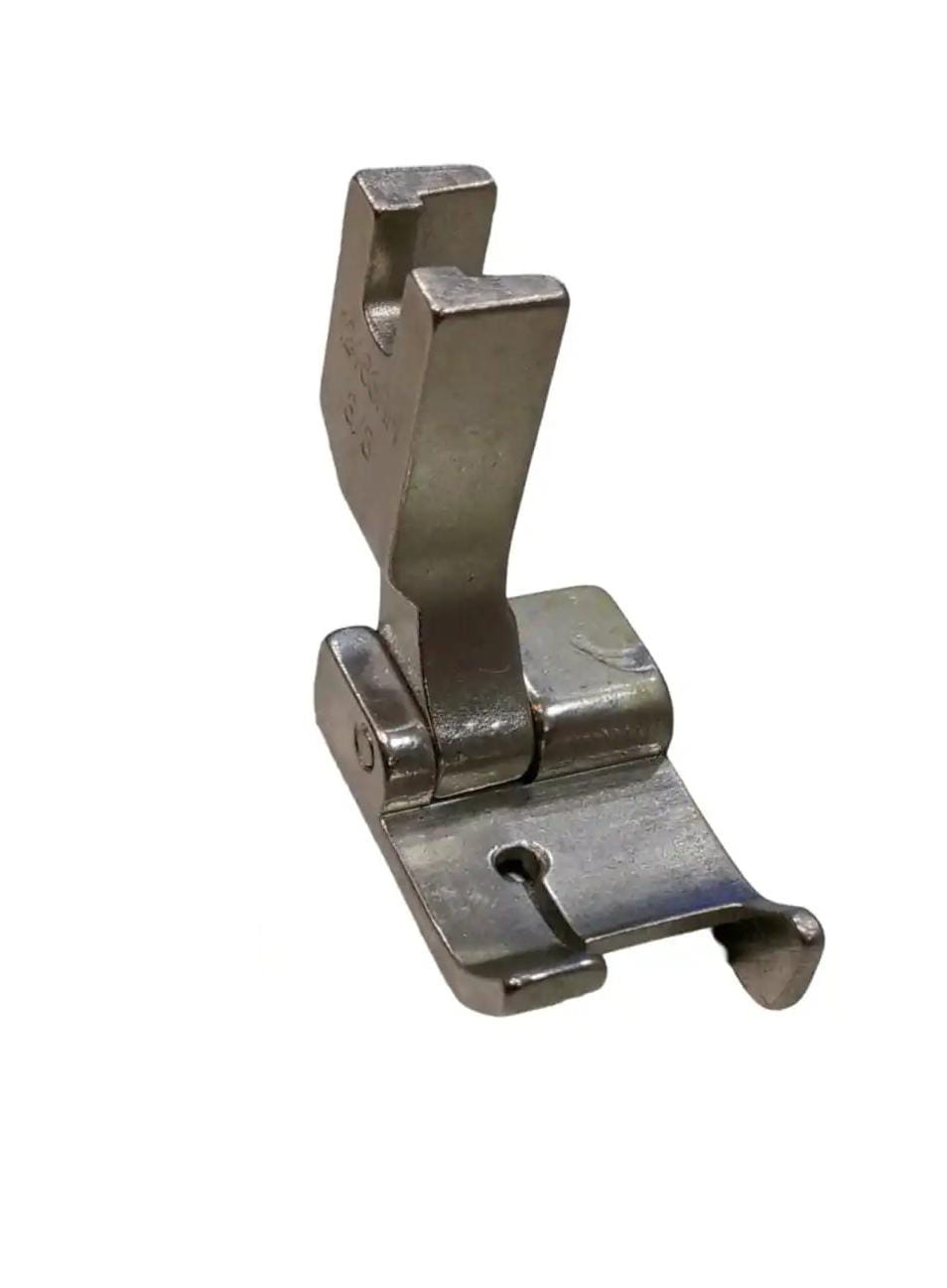 Prensatela 12463RH3/8 Guía Fija Derecha para costura industrial, ideal para lograr puntadas rectas y precisas en todo tipo de telas.