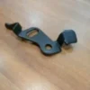Abridor de Platos Plano 110-45952 – Repuesto resistente para máquinas de coser industriales, diseñado para mejorar la precisión y el flujo uniforme de la tela.