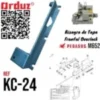Imagen de bisagra de tapa frontal para fileteadora KC-24, fabricada con materiales resistentes para un ajuste preciso y duradero.