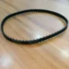 Imagen de correa de motor 136XL6YZ para Singer 14U con 68 dientes, diseñada para un ajuste preciso y mayor durabilidad.