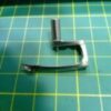 Imagen del Looper Collarin Kansay Special - 19-539, pieza robusta que fija y alinea partes en máquinas industriales para asegurar una producción estable y de alta calidad.