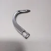 Looper Fileteadora Chinita KN-344 – Componente resistente y preciso para garantizar costuras uniformes y un rendimiento constante en máquinas fileteadoras.