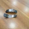 Muelle para Caja Bobina Plana Grande GC6-5, repuesto resistente y preciso para garantizar una tensión óptima del hilo en máquinas de coser industriales.
