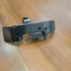 Prensatela para máquina overlock 747 de 4 hilos, diseñado para mejorar la precisión y estabilidad en costuras industriales de alta calidad.