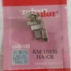 Prensatela Compensado HA-CR KM-10235 – Repuesto preciso y resistente, ideal para garantizar costuras uniformes y de alta calidad, mejorando el rendimiento de las máquinas de coser.