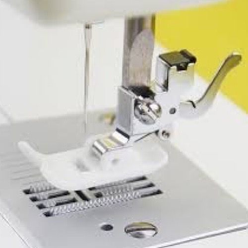 Prensatela CY-7301P de zigzag con base de teflón, ideal para telas difíciles, compatible con máquinas de coser domésticas de caña baja 