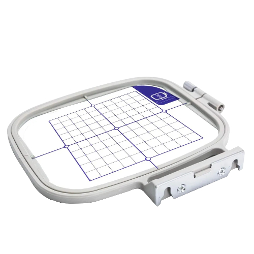 Bastidor de bordado Brother SA443, ideal para Innovis 1250, 1250D y PE700. Precisión y durabilidad en cada proyecto.