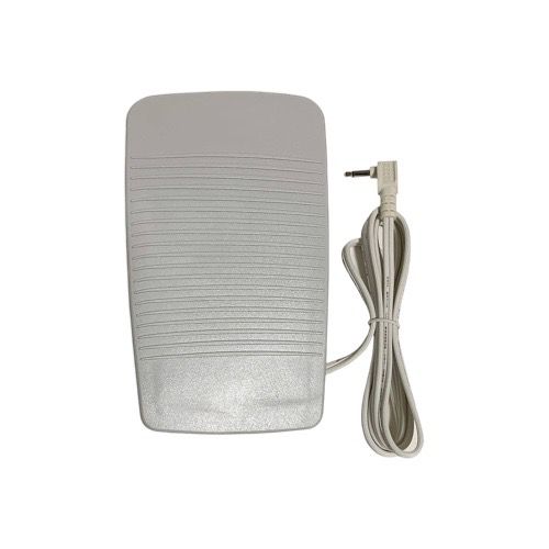 "Pedal de control de velocidad XC8816021 para máquinas de coser Brother y Babylock, diseño ergonómico, con cable y fácil instalación."