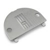 Planchuela Brother NZ-13LG de metal resistente, repuesto original para máquina de coser modelo 701, vista superior con orificio de aguja centrado.