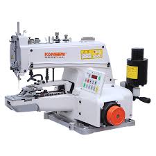 La Kansew KS 1377 D es una botonadora mecatrónica industrial creada para quienes necesitan fijar botones con máxima precisión, alta velocidad y absoluta consistencia en la confección. Diseñada para operar turnos largos con un mantenimiento mínimo, esta máquina de coser especializada combina motor servo de accionamiento directo, panel digital y mecanismos de sujeción robustos para lograr acabados profesionales en camisas, chaquetas, uniformes y prendas de moda. Su electrónica integrada optimiza cada ciclo: controla la fuerza, la velocidad y el número de puntadas para que cada botón quede firmemente asentado, sin dañar la tela ni deformar la costura.