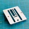 Planchuela zigzag para máquina de coser PFAFF 939 Ref. 32089 fabricada en metal resistente para uso prolongado.