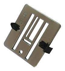 Zigzag presser foot for the PFAFF 939 sewing machine, Ref. 32089; needle plate for straight and zigzag stitches.