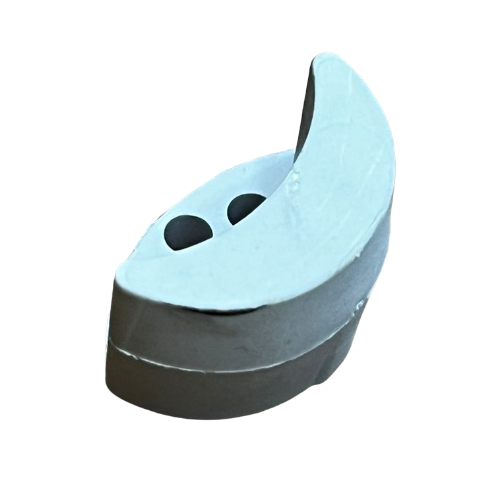 Vista lateral del caucho de cárter esquinero para máquina de coser industrial Juki TYYC-1-28 229-58003 mostrando su diseño amortiguador.